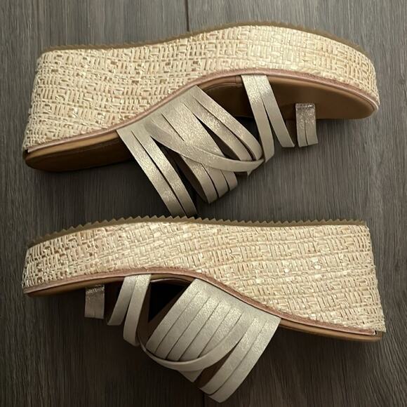 Donald Pliner $228 Ithaca Suede Platform Wedge Toe Ring Sandals Platino Size 10
